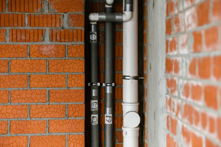 Монтаж систем водоснабжения в Екатеринбурге — заказать в СК «СМП-210»